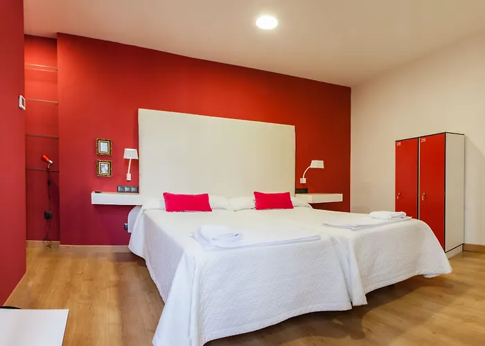 塞维利亚瑞充尔阿拉米达旅馆 招待所 2*