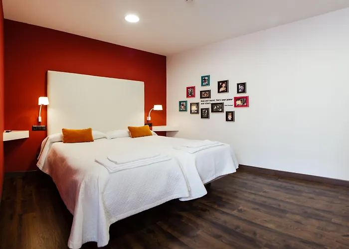 塞维利亚瑞充尔阿拉米达旅馆 招待所 2*